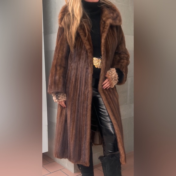 Beautiful Mink Coat(below knee)-mint condition(skin & lining)